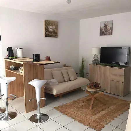 T2 Climatise Jardin & Court De Tennis/piscine /parking/fibre Apartment