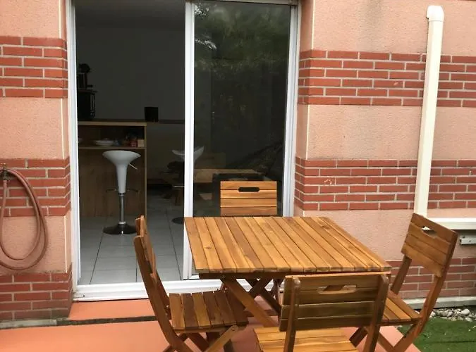 T2 Climatise Jardin & Court De Tennis/piscine /parking/fibre