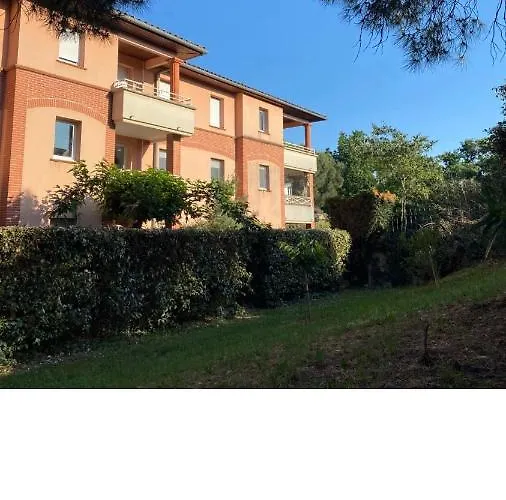 T2 Climatise Jardin & Court De Tennis/piscine /parking/fibre *